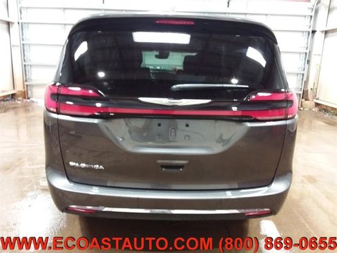 Used 2021 Chrysler Pacifica Touring-L image 8