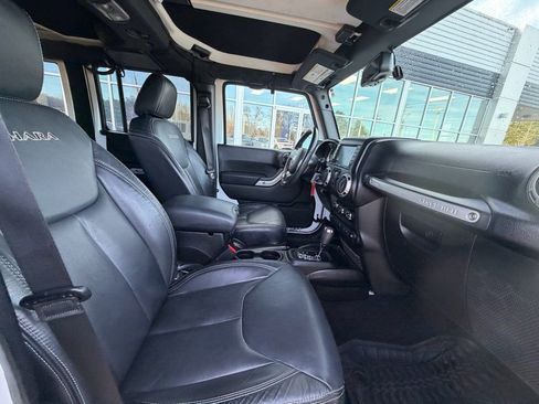 Used 2017 Jeep Wrangler Unlimited Sahara w/ Connectivity Group image 13