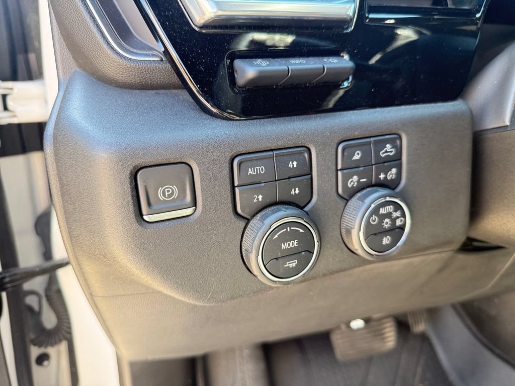 Used 2022 Chevrolet Silverado 1500 High Country w/ High Country Premium Package AWD/4WD image 17