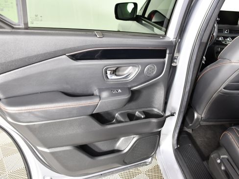 Used 2025 Honda Pilot TrailSport image 48