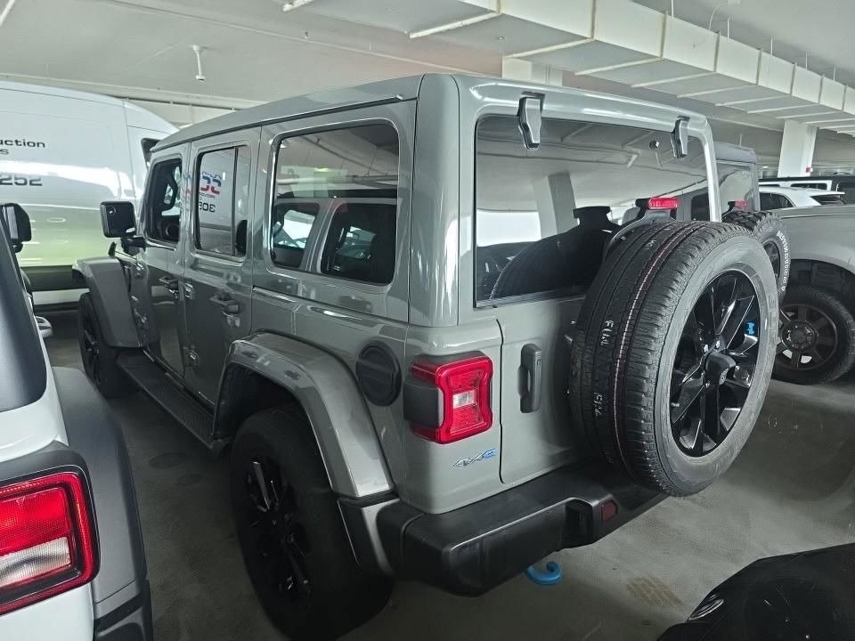 Used 2023 Jeep Wrangler Unlimited Sahara w/ Cold Weather Group AWD/4WD image 2