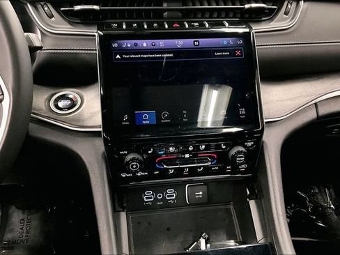 Used 2024 Jeep Grand Cherokee Limited w/ Luxury Tech Group II AWD/4WD image 7