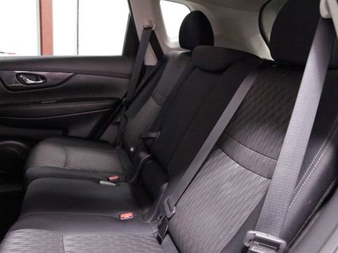 Used 2020 Nissan Rogue SV image 16