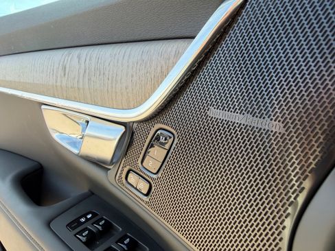 Used 2025 Volvo V90 B6 Cross Country Plus w/ Protection Package Premier image 18