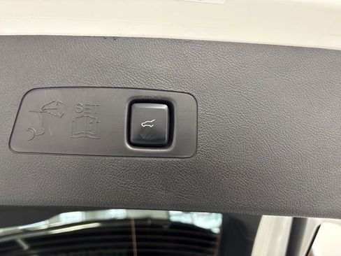 Used 2023 Lincoln Corsair Reserve w/ Rear Removable Package Tray image 12