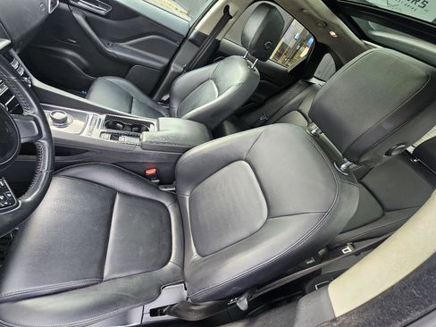 Used 2019 Jaguar F-PACE Premium image 22