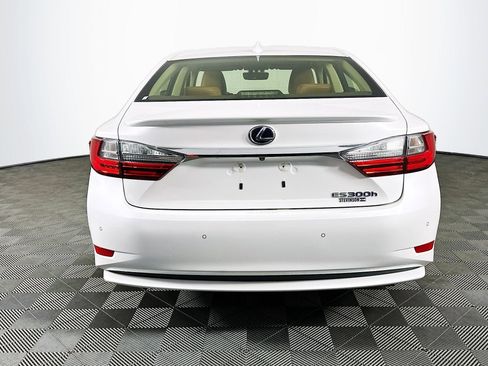 Used 2016 Lexus ES 300h Hybrid w/ Navigation System Package image 6
