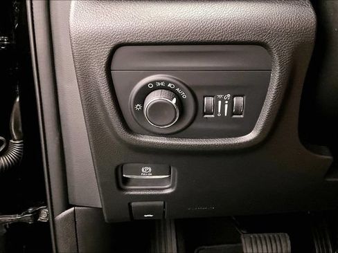 Used 2024 Jeep Grand Cherokee Altitude AWD/4WD image 34