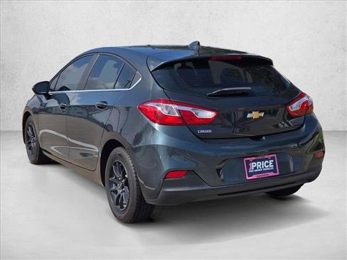 Used 2018 Chevrolet Cruze LT w/ Convenience Package FWD image 8
