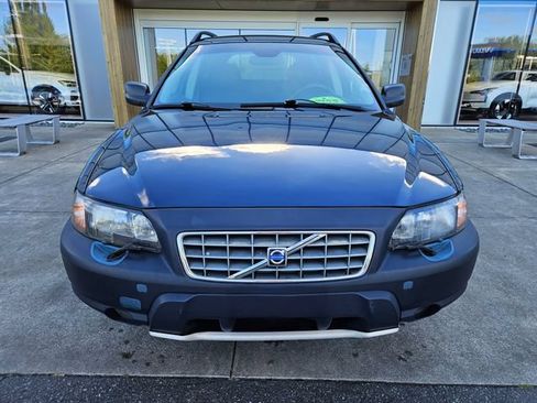 Used 2004 Volvo XC70 AWD/4WD image 2