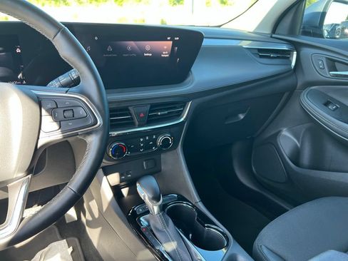 Used 2025 Buick Encore GX Preferred AWD/4WD image 32