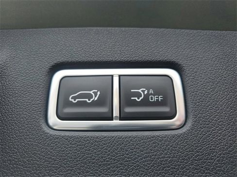 Certified 2025 Kia Sorento SX Prestige w/ Sage Leather Package image 11