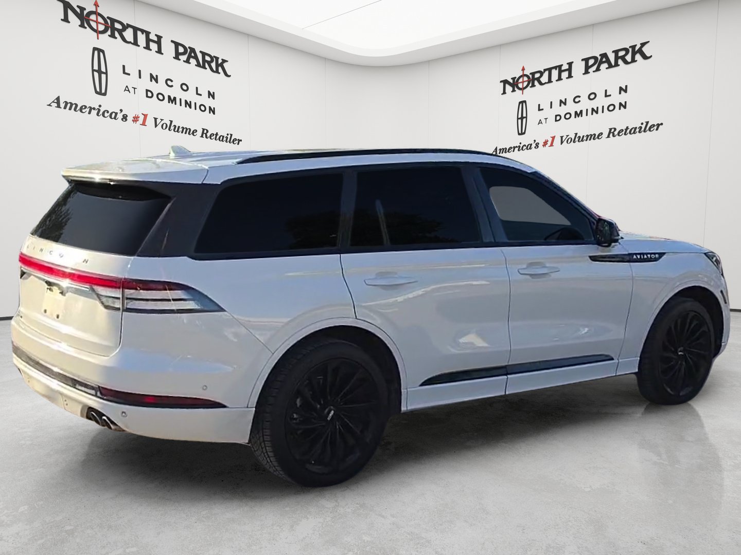 Used 2022 Lincoln Aviator Reserve w/ Equipment Group 201A AWD/4WD image 5