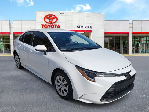 Used 2023 Toyota Corolla LE image 2