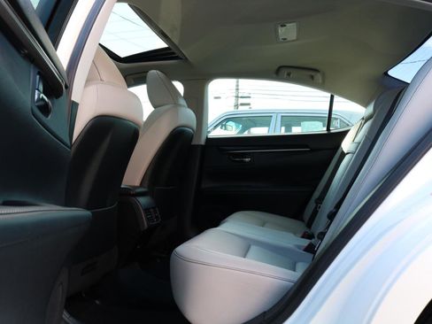 Used 2015 Lexus ES 350 w/ Premium Package image 38