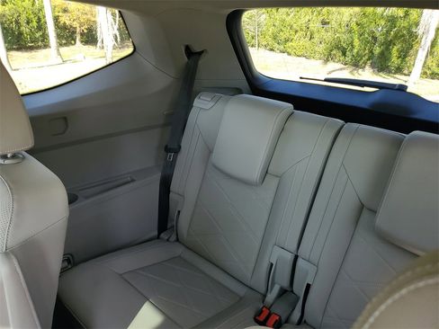 Certified 2025 Volkswagen Atlas SE image 11