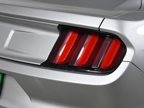 Used 2016 Ford Mustang Premium image 29