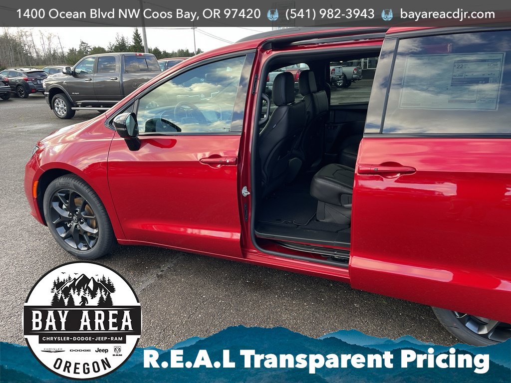 New 2026 Chrysler Pacifica Select w/ S Appearance Package FWD image 10