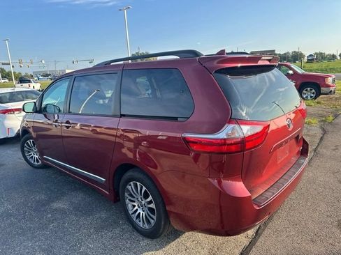 Used 2020 Toyota Sienna XLE w/ Carpet Mat Package FWD image 22