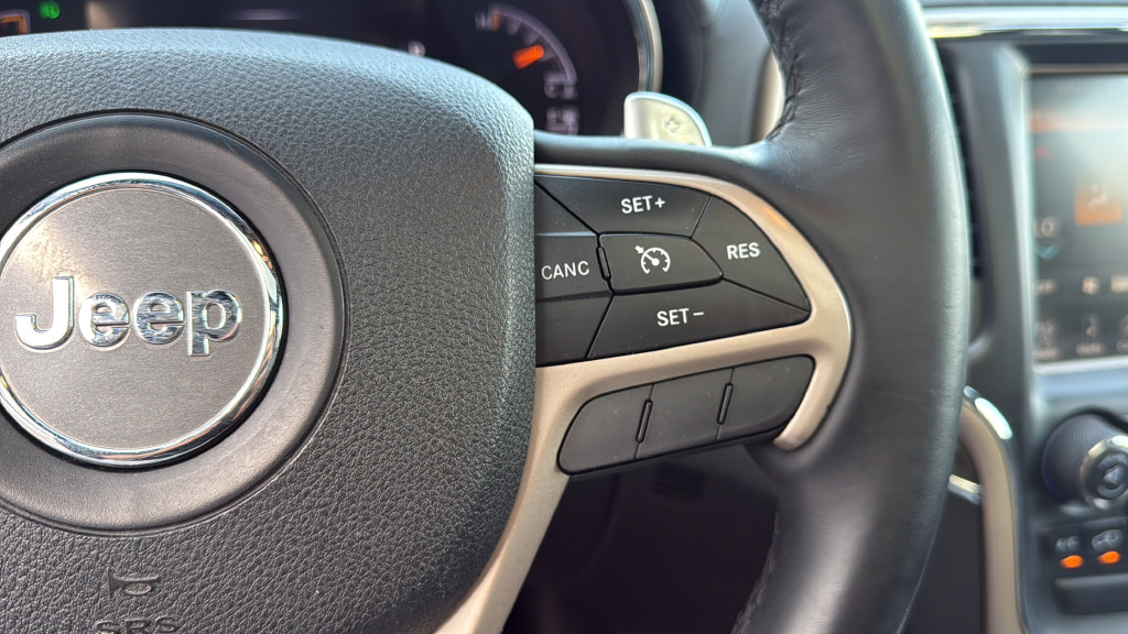 Used 2014 Jeep Grand Cherokee Overland AWD/4WD image 23