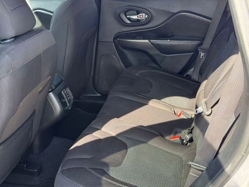 Used 2019 Jeep Cherokee Latitude w/ Popular Appearance Group image 29