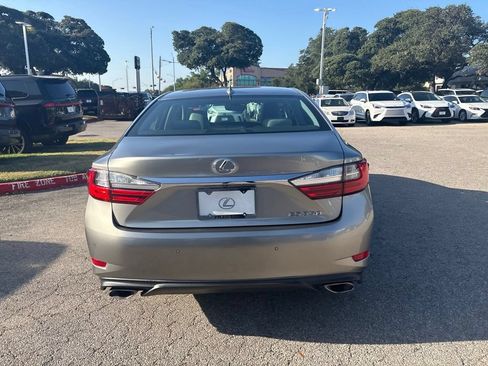 Used 2017 Lexus ES 350 w/ Luxury Package FWD image 4