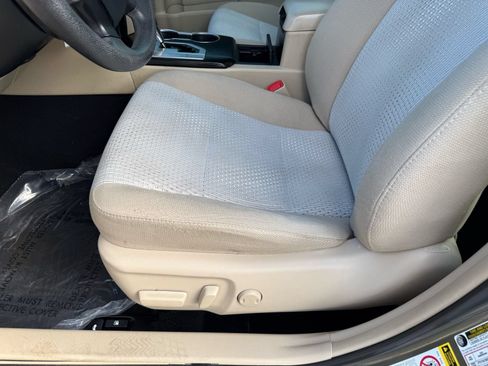Used 2012 Toyota Camry LE FWD image 14
