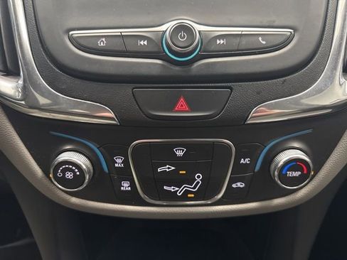 Used 2020 Chevrolet Equinox LT image 17