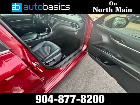 Used 2018 Toyota Camry SE w/ Moonroof Package FWD image 10