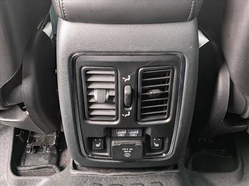 Used 2018 Jeep Grand Cherokee Limited image 17