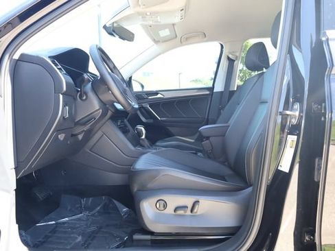 Used 2023 Volkswagen Tiguan SE FWD image 12