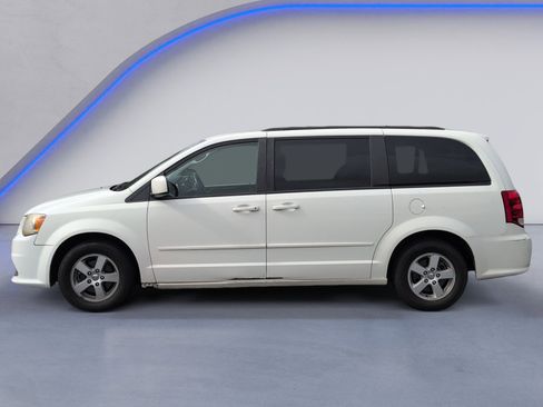 Used 2013 Dodge Grand Caravan SXT FWD image 3
