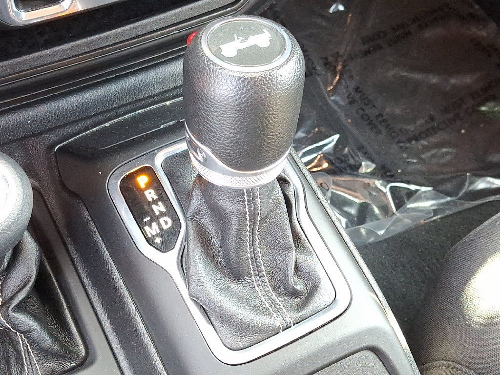Used 2023 Jeep Wrangler Unlimited Sahara AWD/4WD image 14