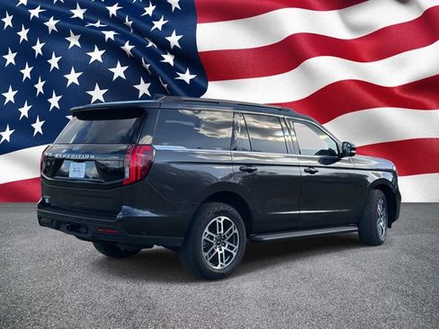 Certified 2025 Ford Expedition Active AWD/4WD image 8