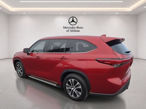 Used 2021 Toyota Highlander XLE FWD image 4