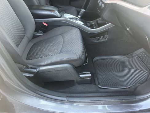 Used 2018 Dodge Journey SE image 23