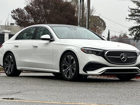 Used 2025 Mercedes-Benz E 350 4MATIC Sedan image 6