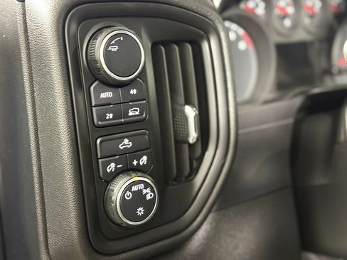 Used 2020 Chevrolet Silverado 1500 Custom w/ Custom Value Package AWD/4WD image 17