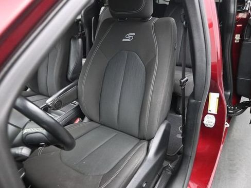 Used 2020 Chrysler Pacifica Touring w/ S Appearance Package FWD image 11