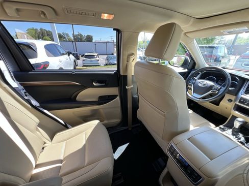 Used 2019 Toyota Highlander Limited Platinum image 4
