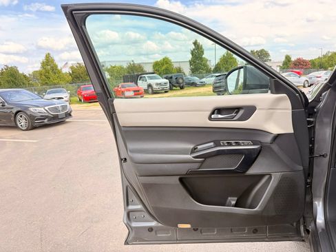 Used 2022 Nissan Pathfinder SV w/ Cargo Package AWD/4WD image 15