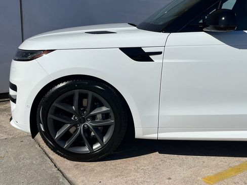 New 2026 Land Rover Range Rover Sport Dynamic SE AWD/4WD image 12
