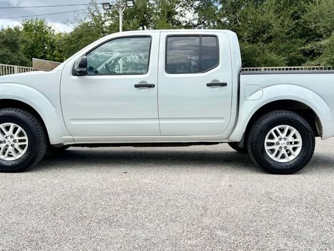 Used 2016 Nissan Frontier SV w/ SV Value Truck Package RWD image 9
