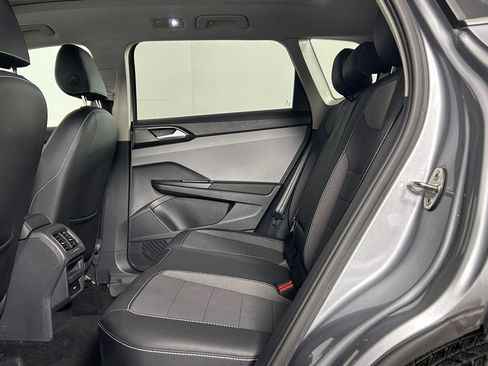 Used 2022 Volkswagen Taos SE w/ Panoramic Sunroof Package AWD/4WD image 15