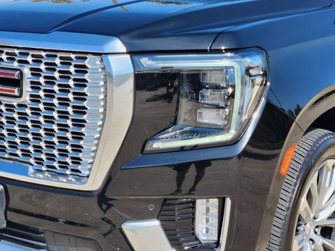 Used 2021 GMC Yukon Denali AWD/4WD image 9