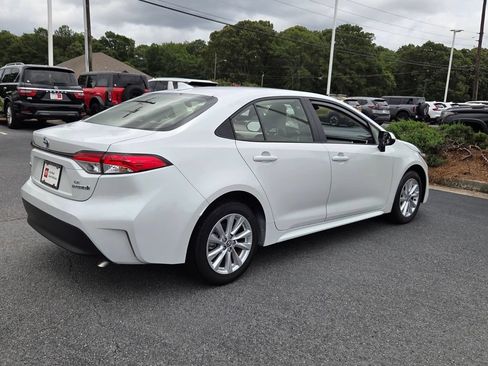 Used 2024 Toyota Corolla LE w/ LE Convenience Package FWD image 11