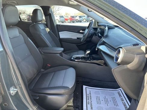 Used 2025 Chevrolet Trax LT image 28