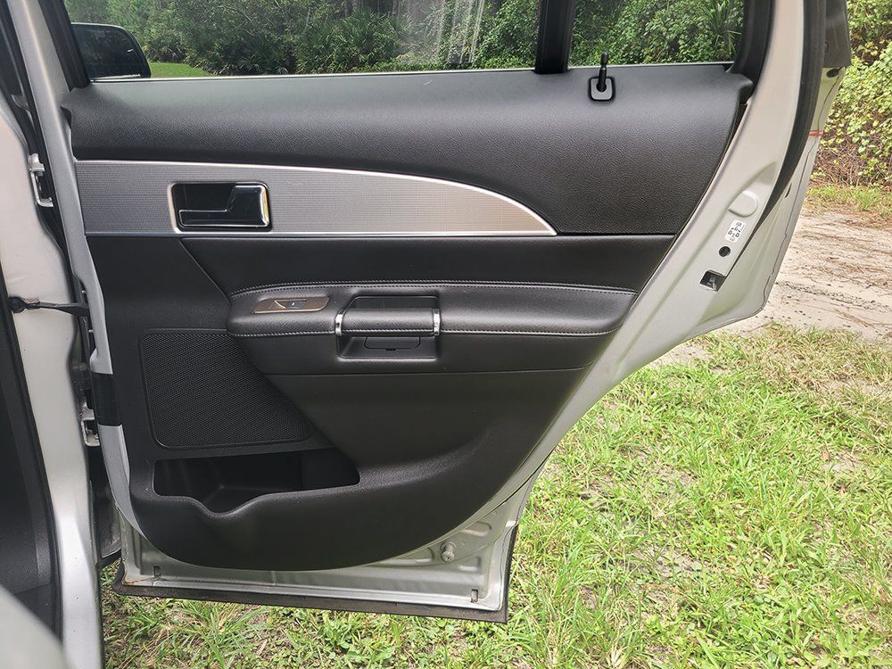Used 2011 Lincoln MKX 2WD image 28