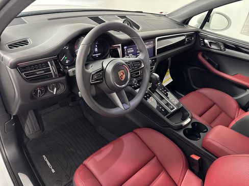 Certified 2025 Porsche Macan S image 4