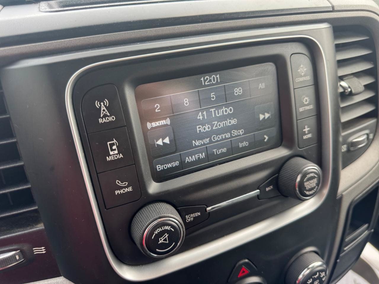 Used 2017 RAM 1500 Express AWD/4WD image 19